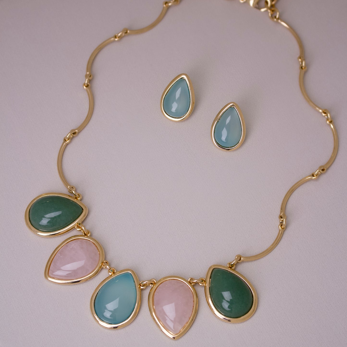 Ensemble Collier et Boucles d'oreilles avec Pierres Goutte