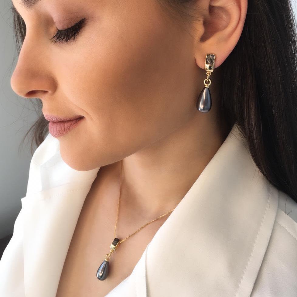 Parure plaquée or et rhodium noir avec perles en goutte