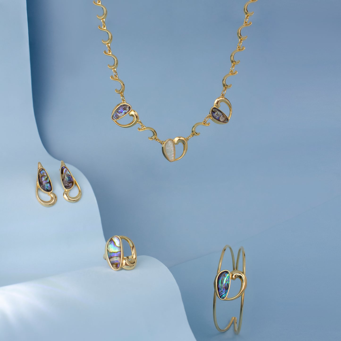 Bracelet rigide avec détail organique et nacre