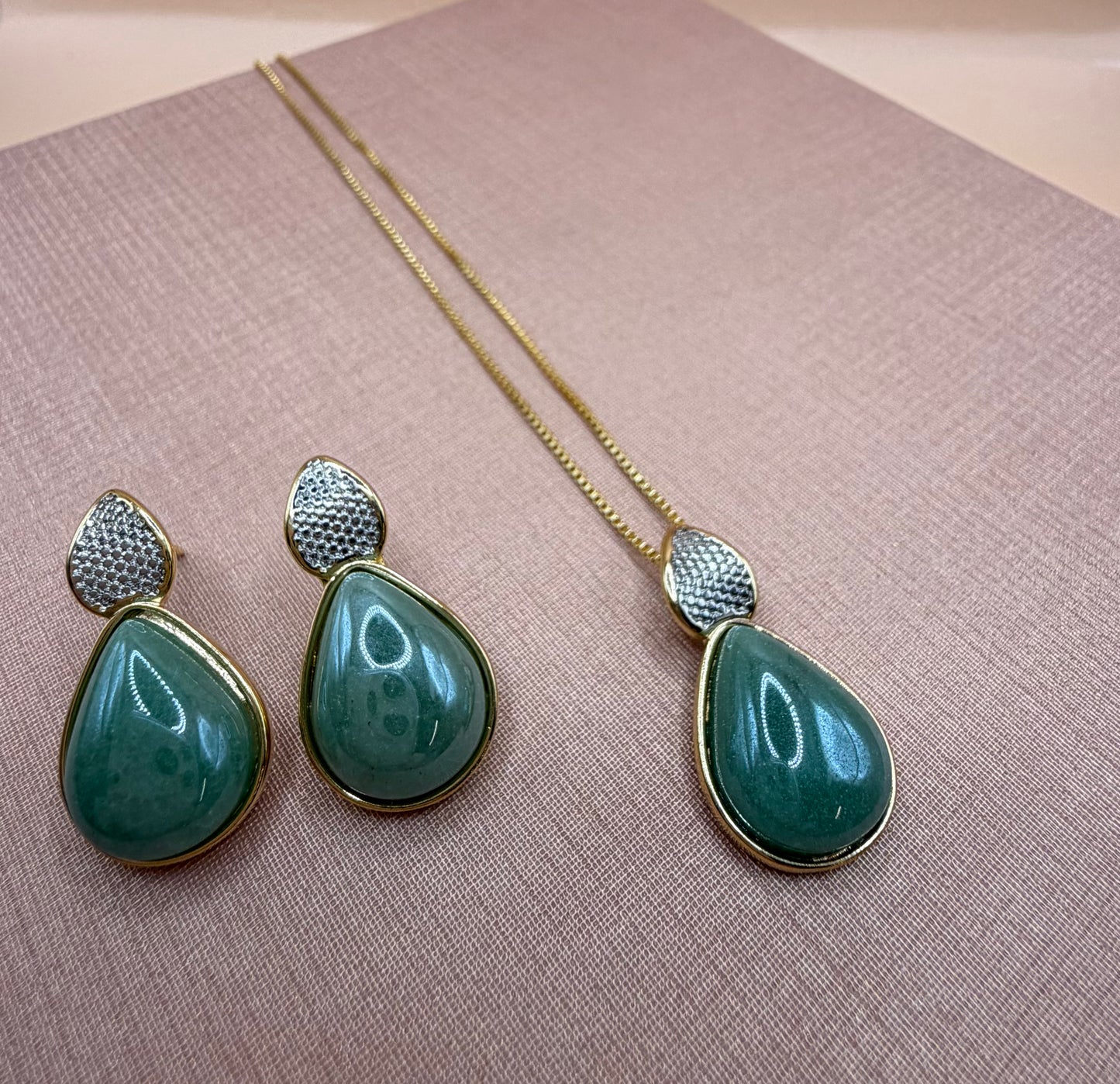 Vergoldetes und weiß rhodiniertes Set mit Perleffekt