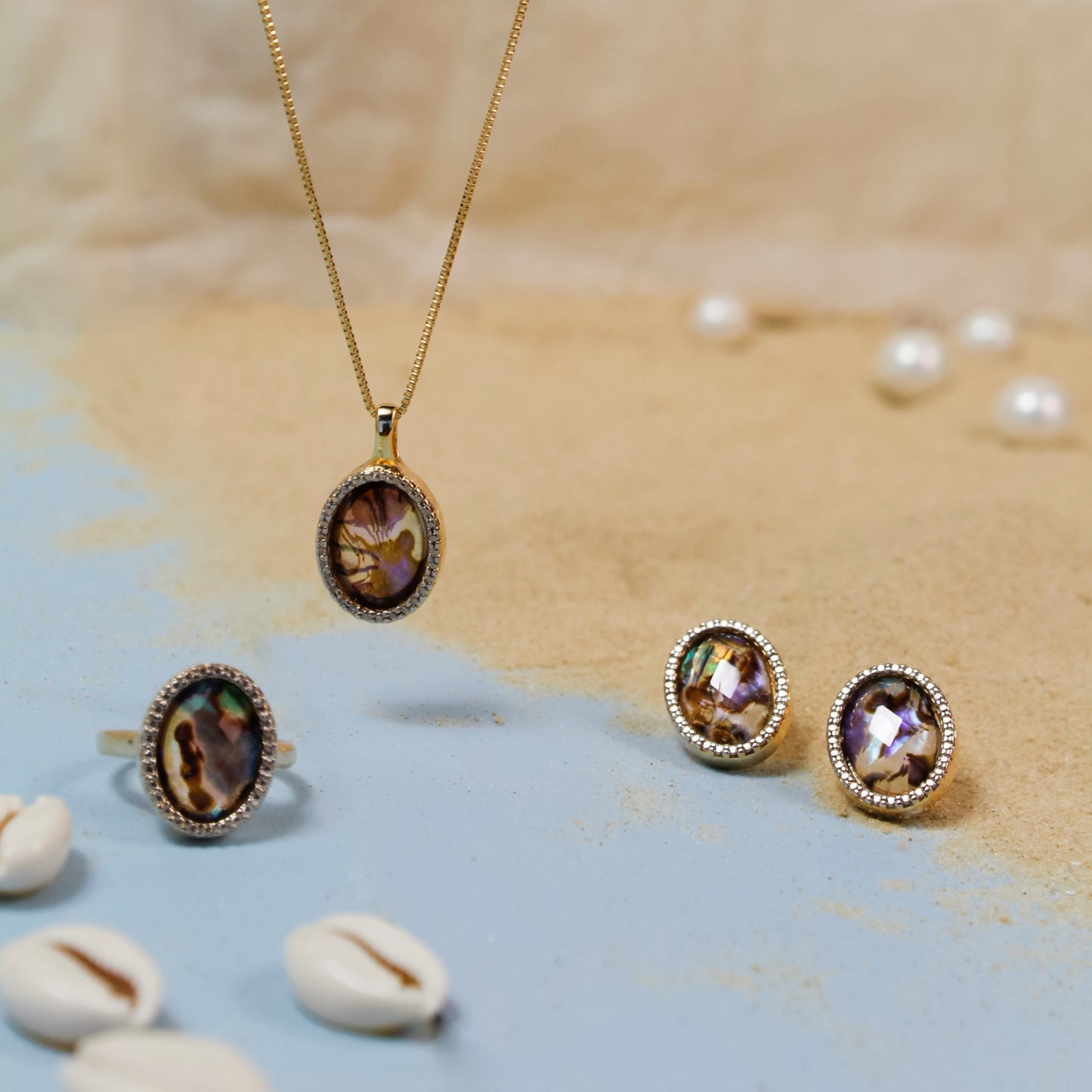 Bague dorée avec rhodium blanc et nacre