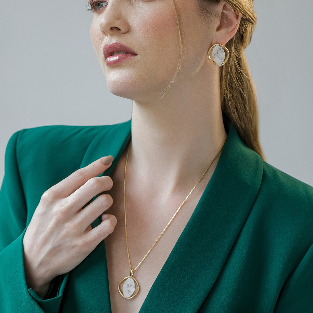 Boucles d’oreilles plaquées or avec pierre naturelle bleue