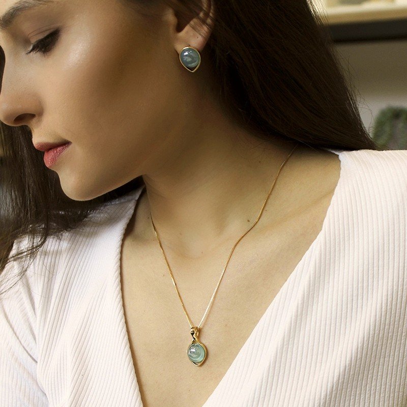 Parure plaquée or avec effet nacré