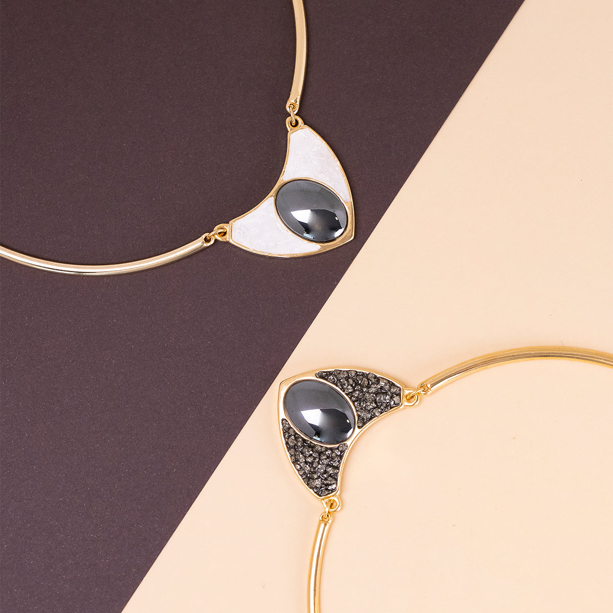 Ensemble Géométrique Doré avec Pierres Mixtes