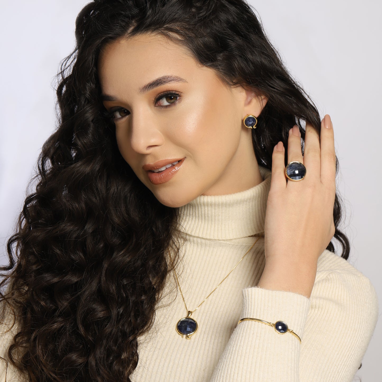 Ensemble doré avec pierre de design moderne