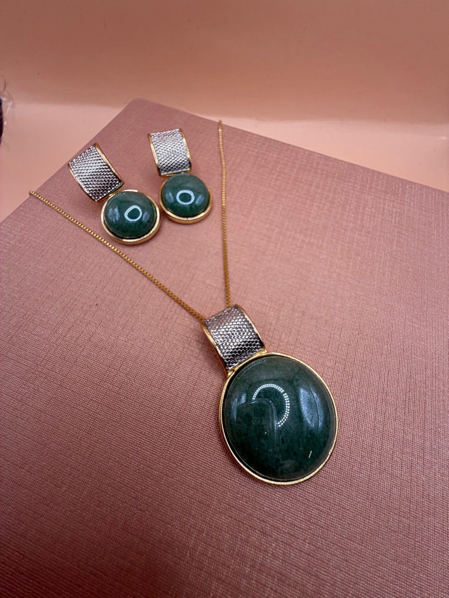 Vergoldetes und weiß rhodiniertes Set mit Perleffekt