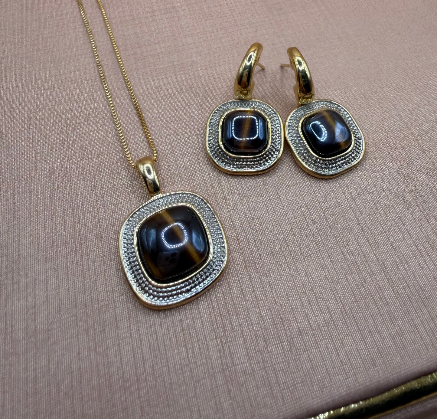 Parure plaquée or et rhodium blanc avec effet nacré